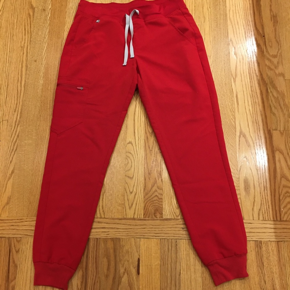 FIGS red Zamora small regular joggers